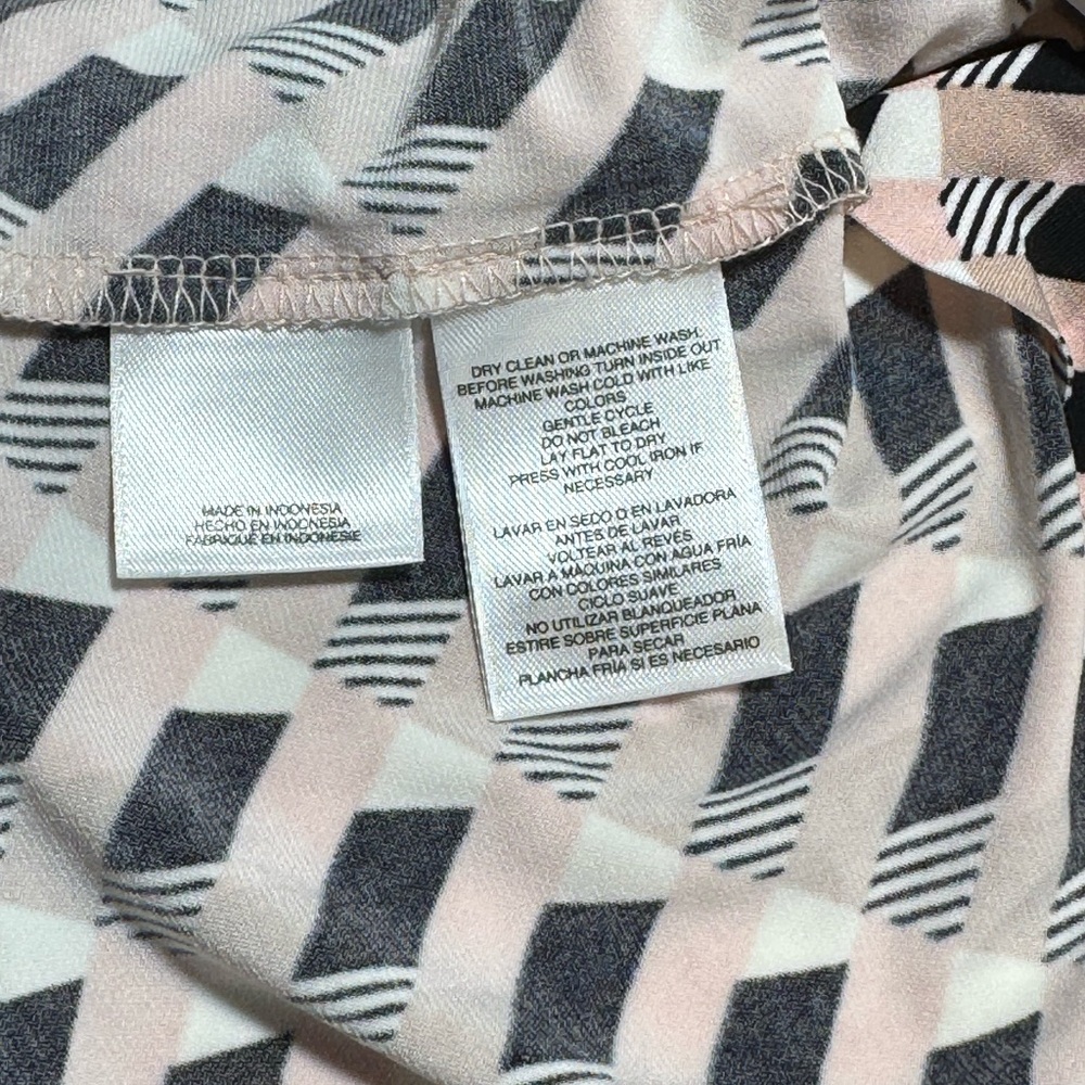 Anne Klein Sleeveless V-Neck Pink Cream Black Geometric Ity-Knit Top Size M - Picture 12 of 16